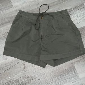 American Eagle green cargo shorts